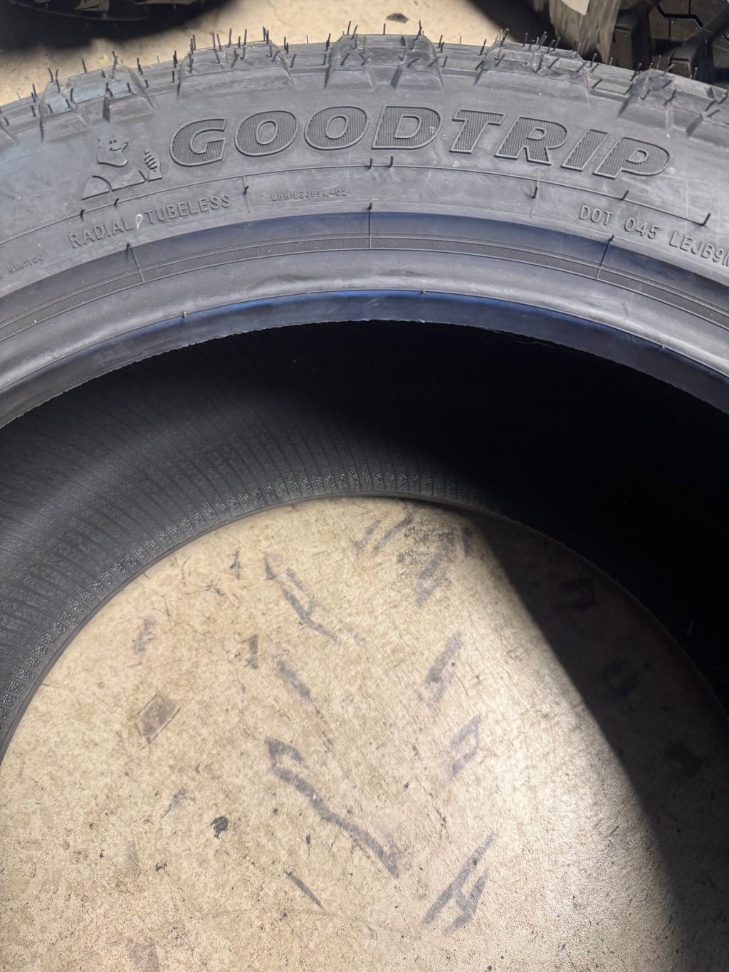 NOS GOODTRIP GS-67 M/T BSW LT 33 12.5 20 114Q 10PLY MUD TERRAIN TIRE LEJB9MB
