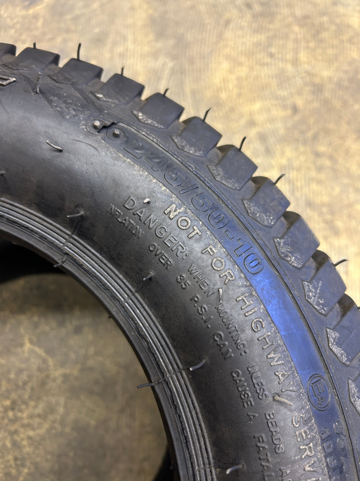 CARLISLE MULTI TRAC C/S BSW  245 50 10 6PLY LAWN TIRE 5E43C2