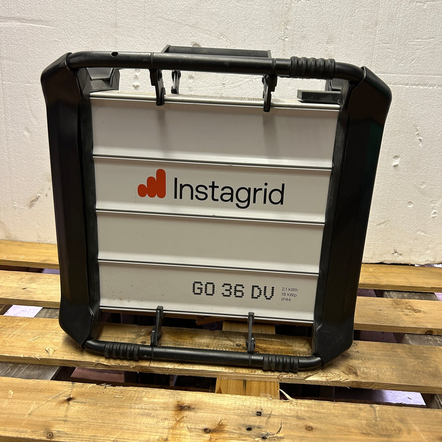 INSTAGRID GO 36 DV Distributor PORTABLE BATTERY
