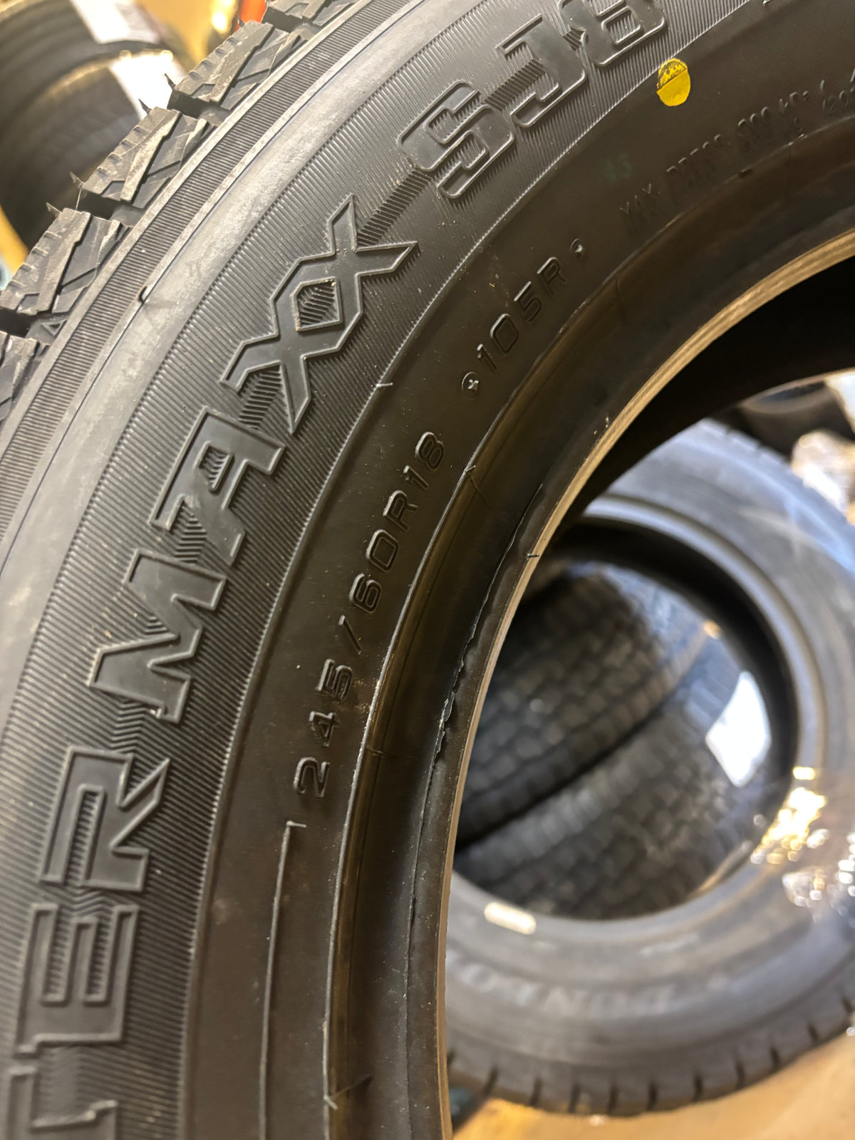 4 NOS DUNLOP WINTERMAXX SJ8 BSW P 245 60 18 105R WINTER TIRES 290124119