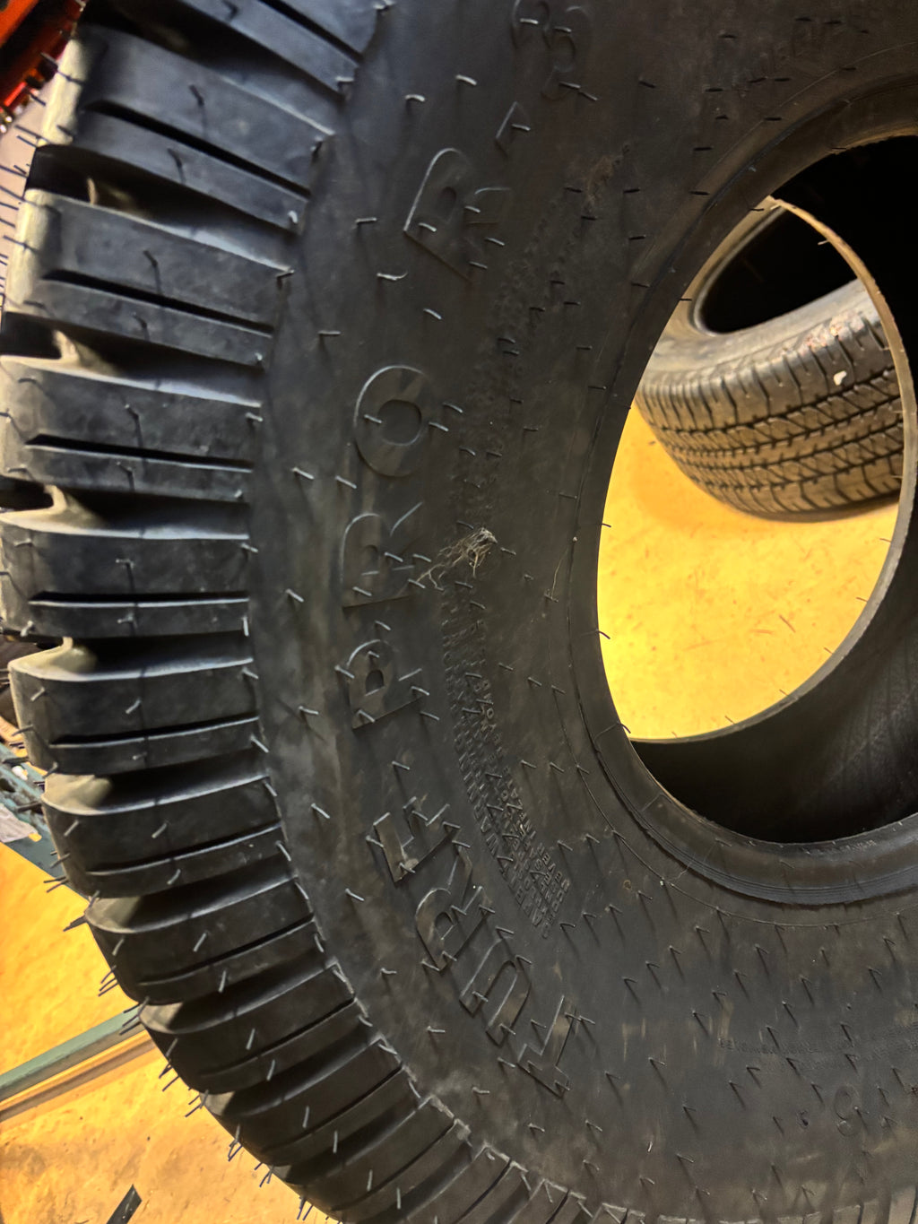 CARLISLE TURF PRO R3 13.6 16 4PLY TRACTOR TIRE 570080