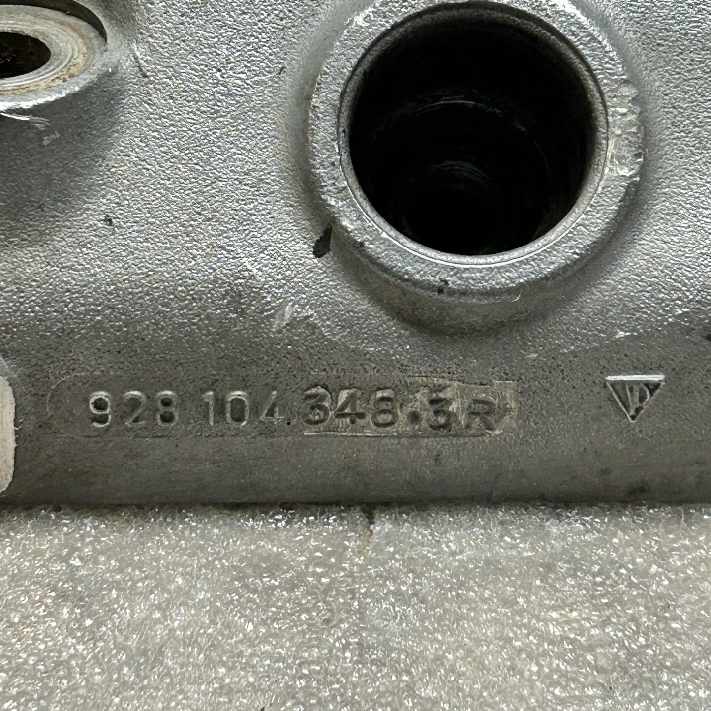 USED PORSCHE 928 S2 4.7L V8 CYLINDER HEAD 9281043483R