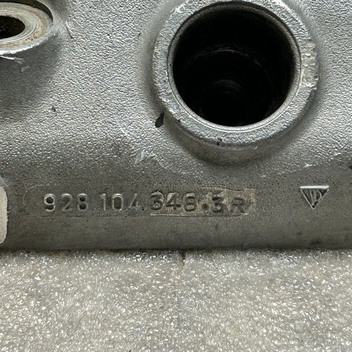 USED PORSCHE 928 S2 4.7L V8 CYLINDER HEAD 9281043483R