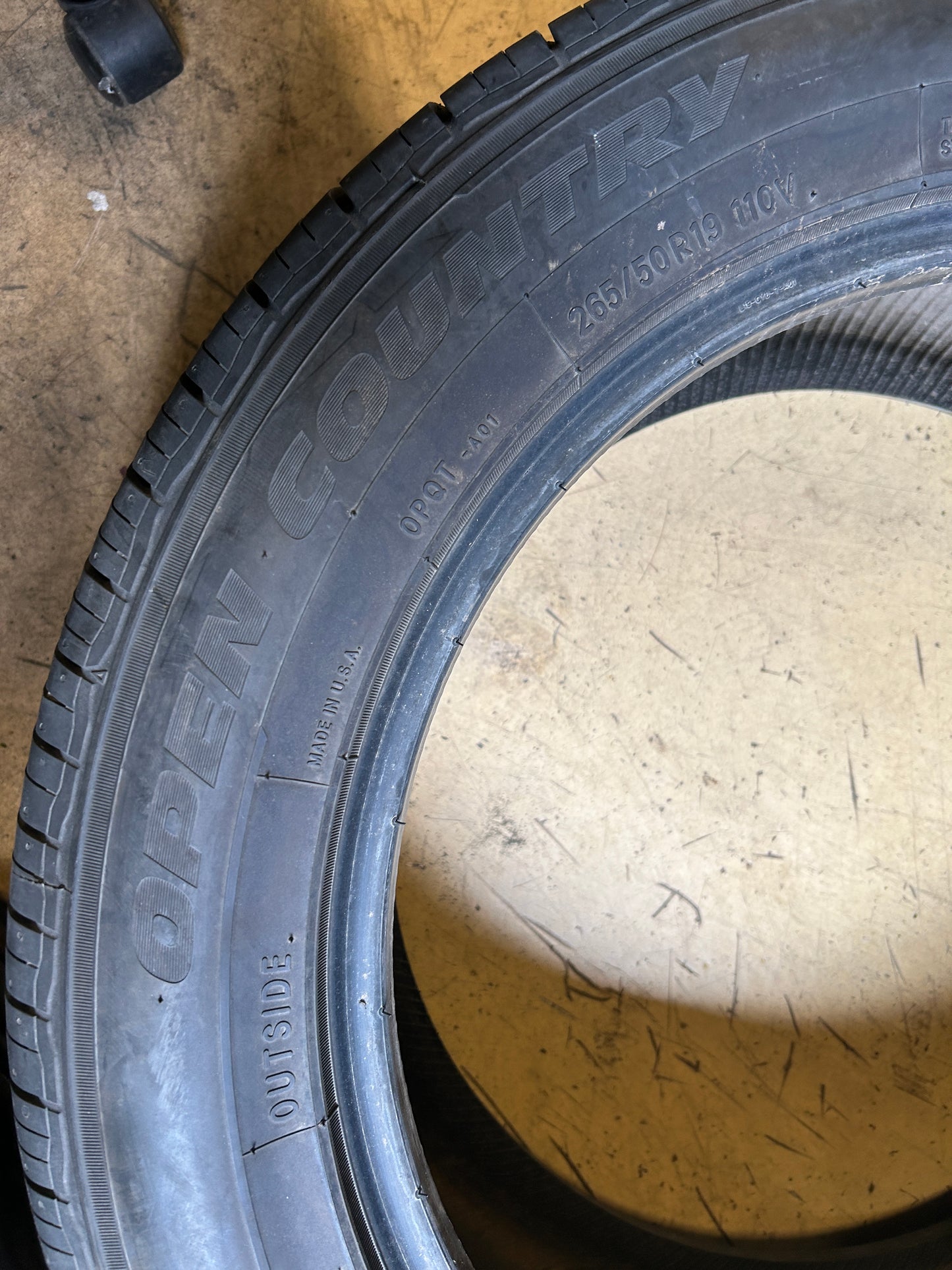 USED 10/32" TOYO OPEN COUNTRY Q/T BSW P 265/50R19 110V ALL SEASON TIRE 318350