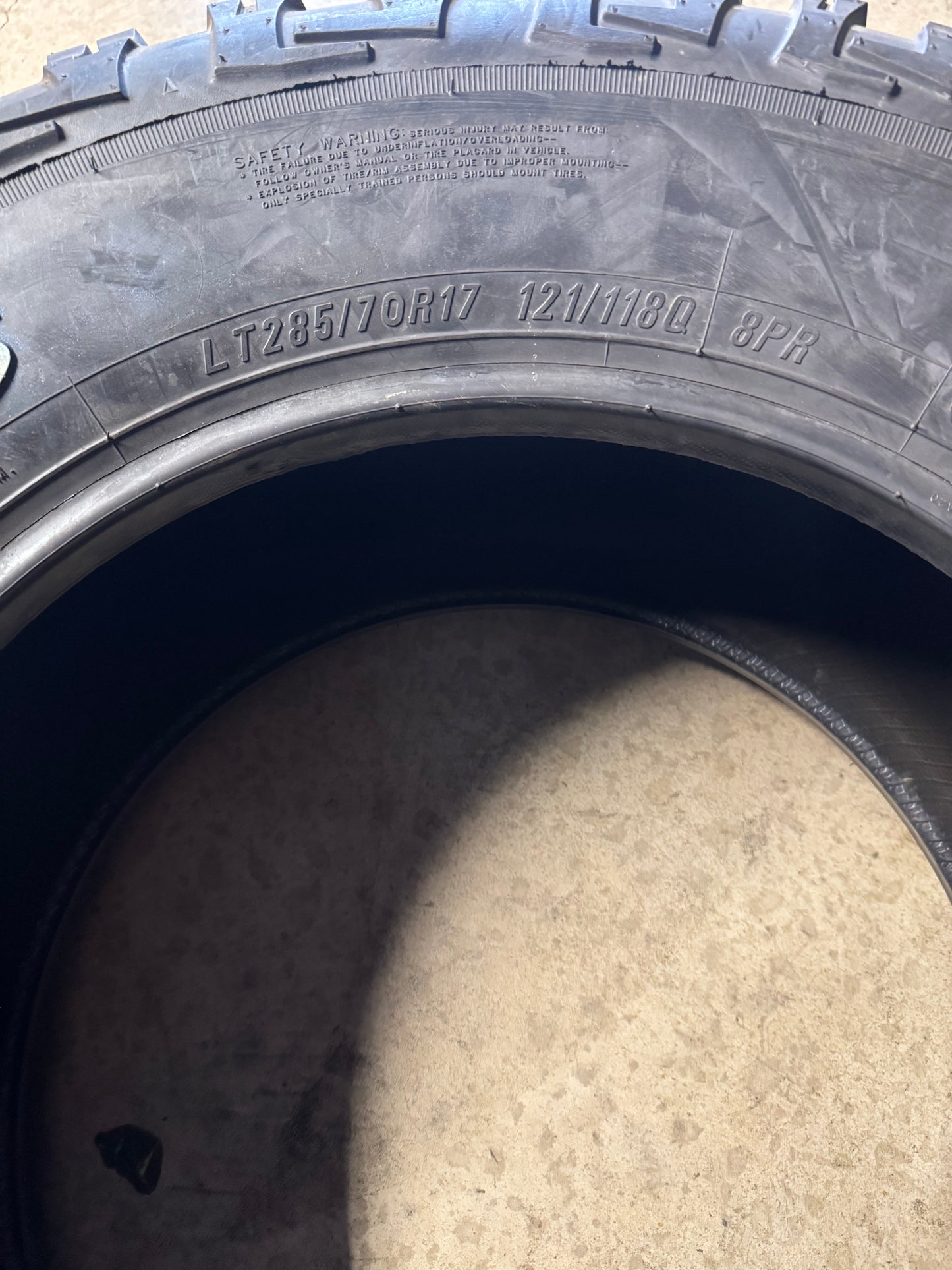 NOS MAXXIS MT-762 BIGHORN OWL LT 285 70 17 121/118Q 8PLY MUD TERRAIN TIRE TL37600200