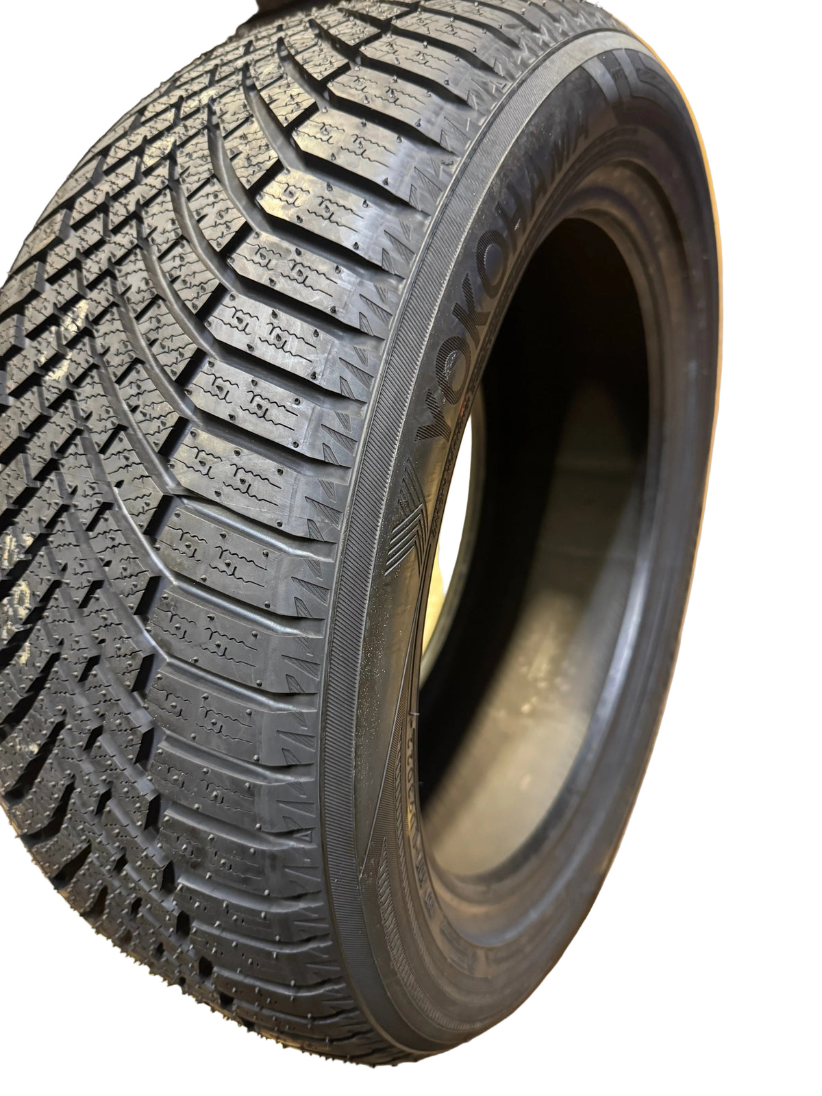 YOKOHAMA BLUEARTH WINTER V906 BSW P 225 50 17 98V XL WINTER TIRE 110109605