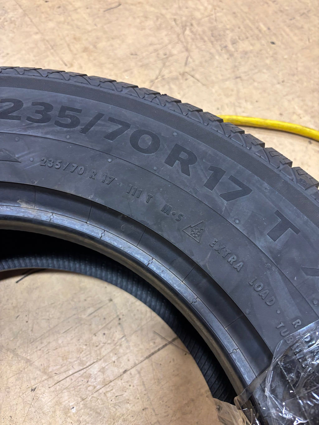 CONTINENTAL VIKINGCONTACT 7 P 235 70 17 111T SNOW WINTER TIRE 03452340000