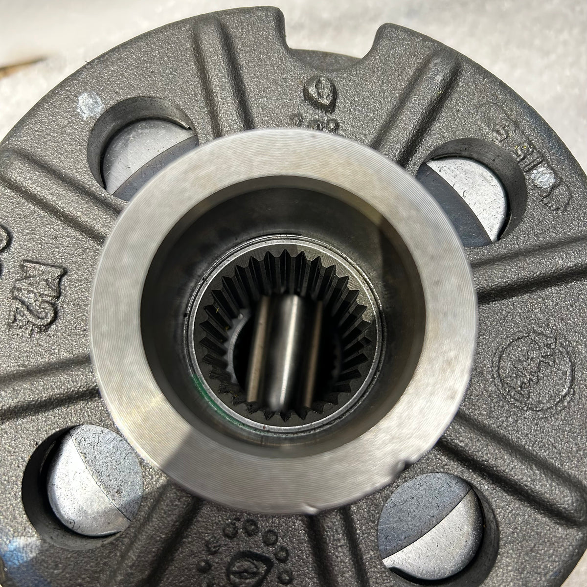 AAM 2019+ DODGE RAM 3500 30-SPILINE LIMITED SLIP REAR DIFFERENTIAL