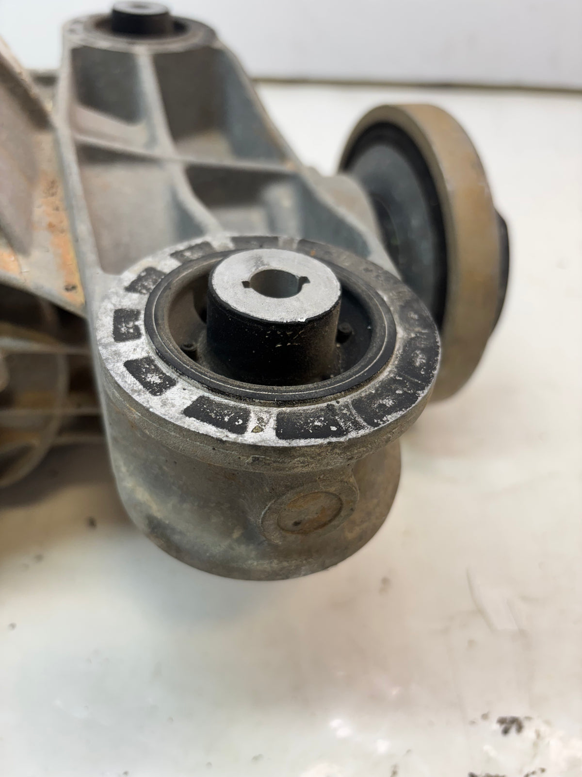 USED GENUINE MOPAR REAR AXLE DIFFERENTIAL CHRYSLER 300 DODGE CHARGER 6815936AC
