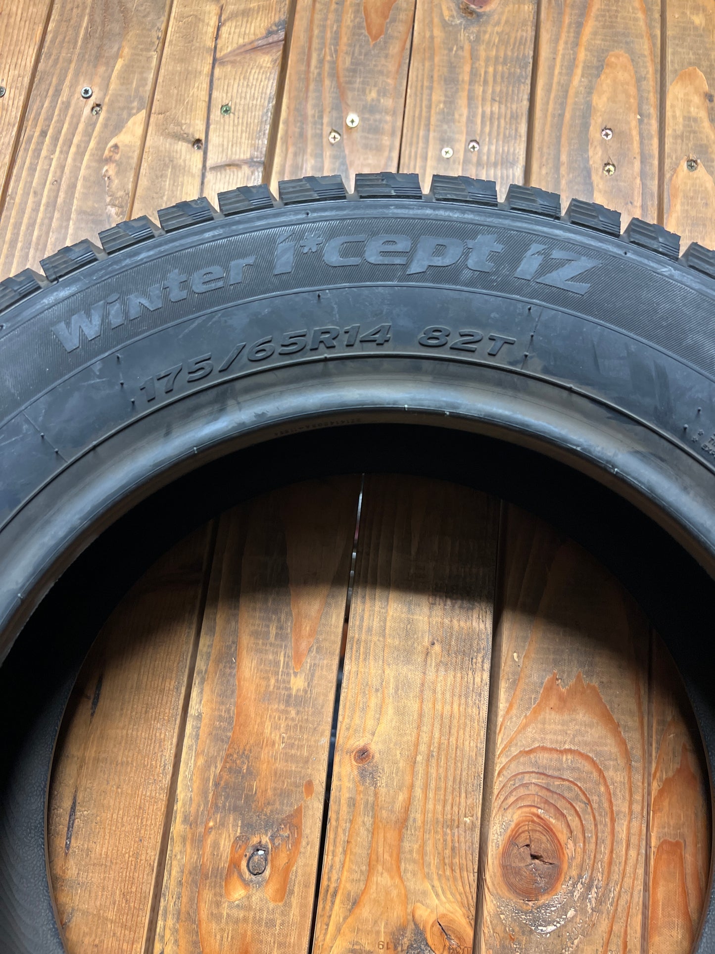 2 NEW OLD STOCK HANKOOK WINTER I*CEPT IZ W606 P 175 65 14 82T SL WINTER TIRES 1015079