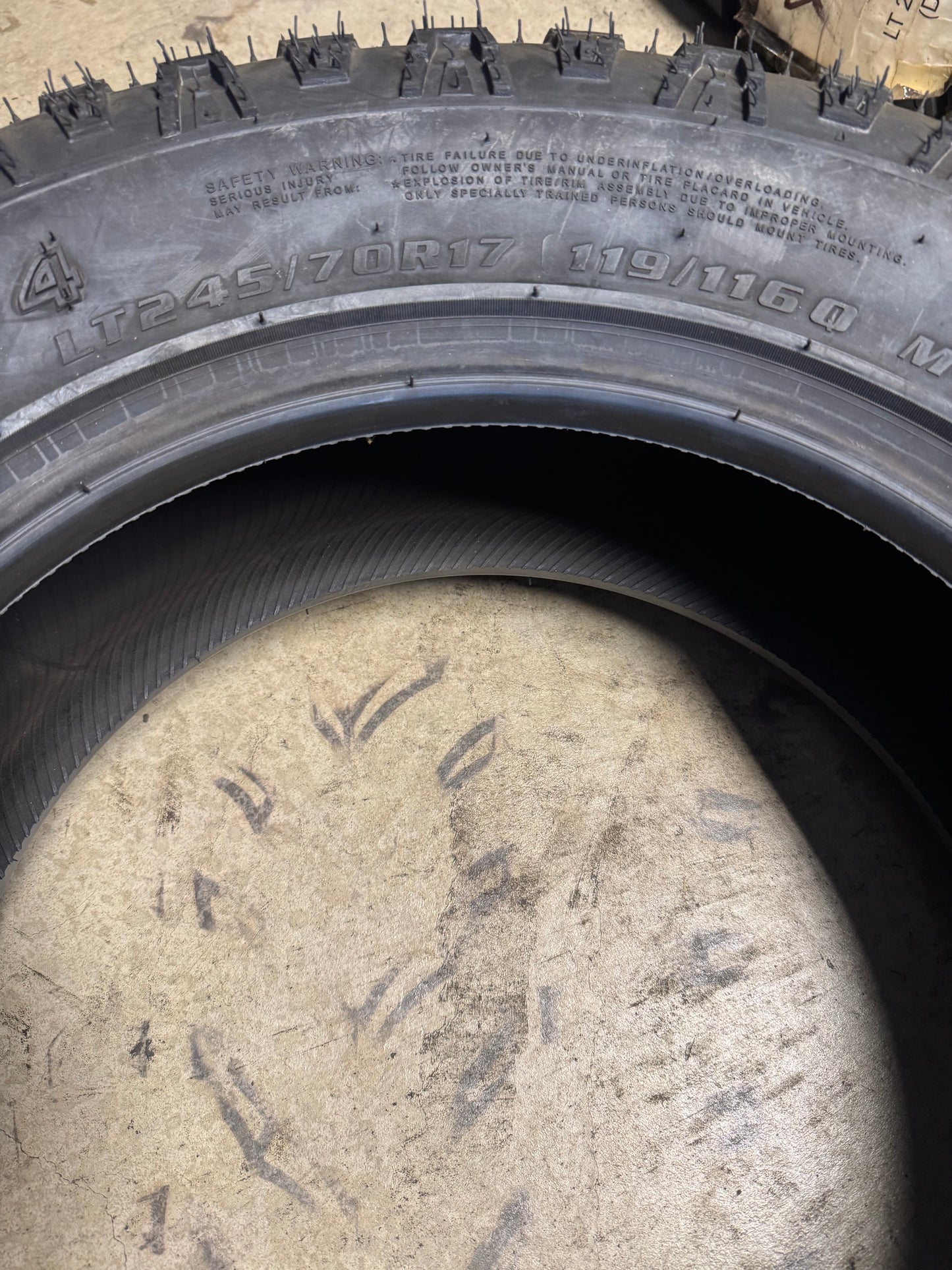 NOS KANATI TRAIL HOG A/T-4 BSW LT 245 70 17 119/116Q 10PLY ALL TERRAIN TIRE LTH1724570E