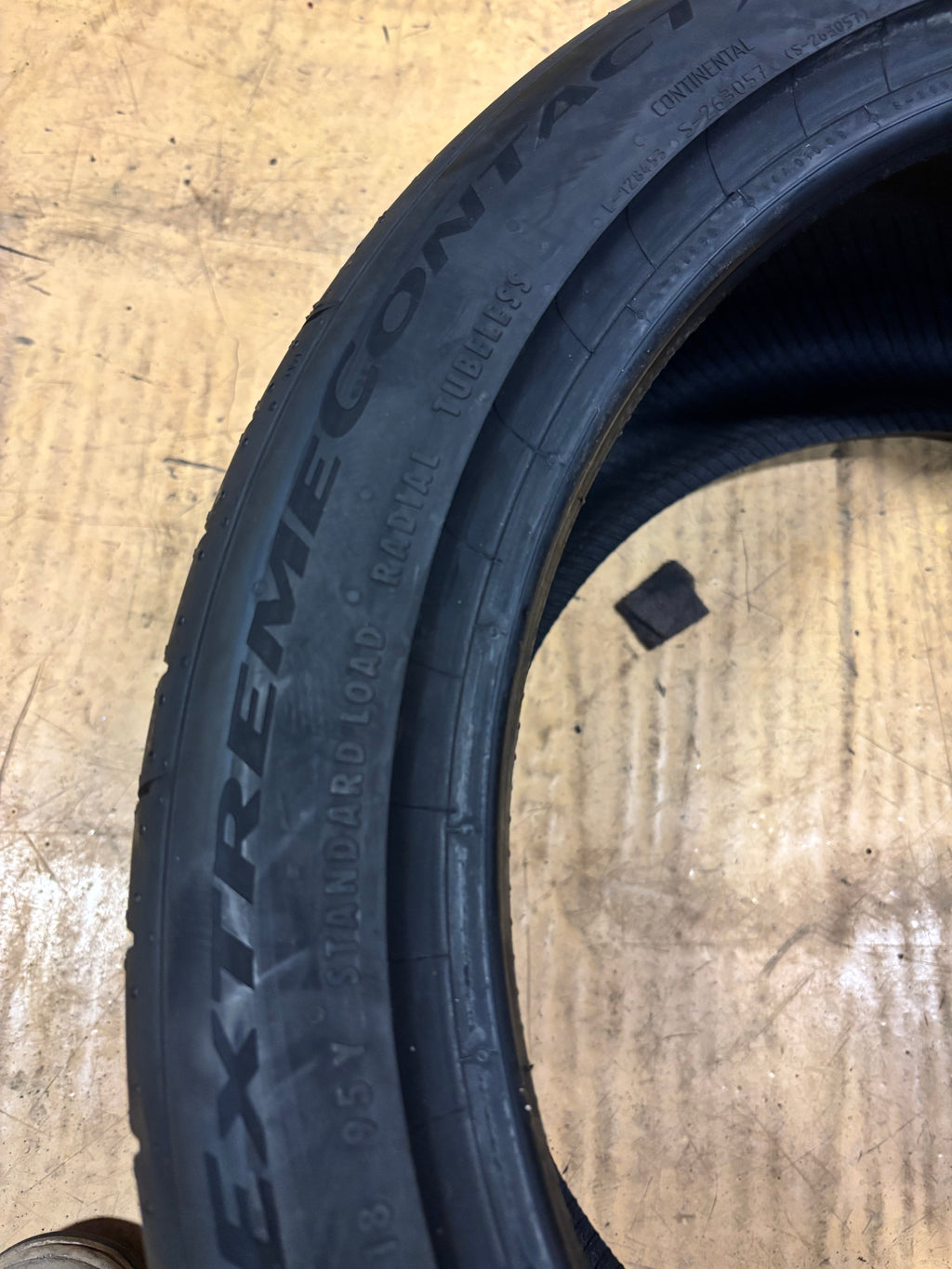 CONTINENTAL EXTREMECONTACT SPORT 02 P 275 35 18 95Y SL UHP TIRE 03125210000