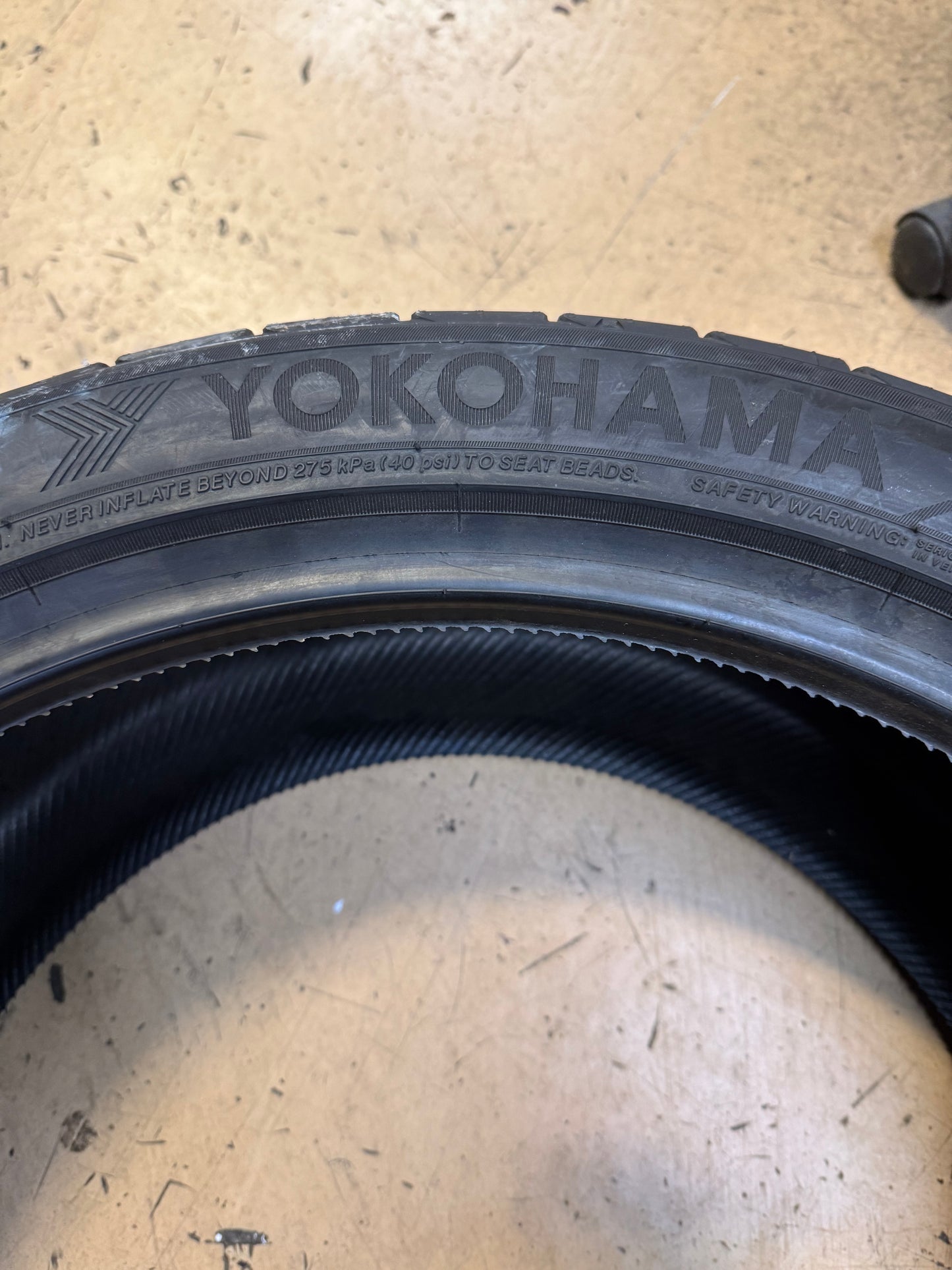 YOKOHAMA ADVAN SPORT V107 NC0 BSW P 285 40 22 110Y XL UHP TIRE 110193404