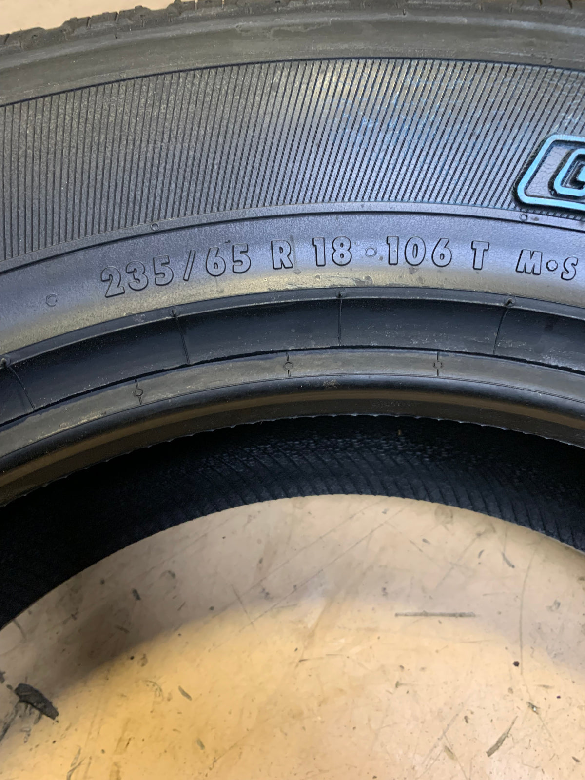 GENERAL GRABBER HTS60 OWL P 235 65 18 106T ALL SEASON TIRE 04504890000