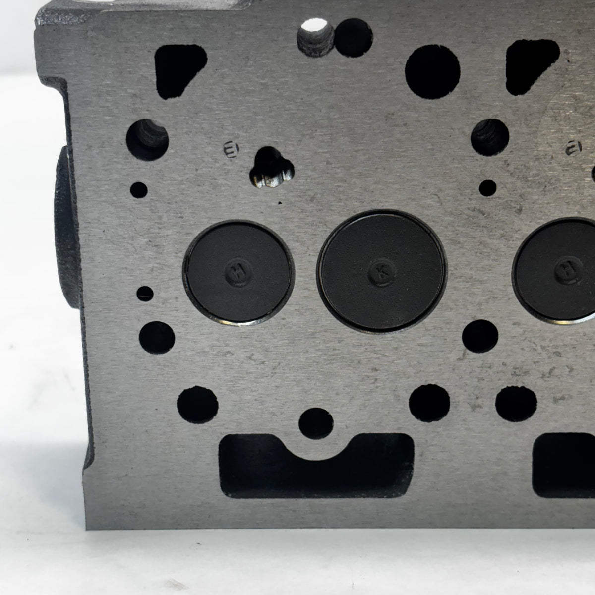 D902 COMPLETE CYLINDER HEAD WITH VALVES SPRING FOR KUBOTA D902