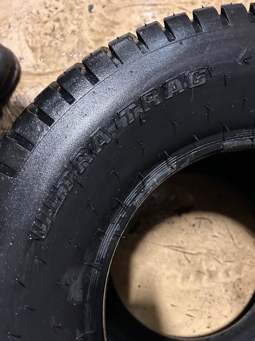 CARLISLE ULTRA TRAC BSW 24 13 12 6PLY LAWN TIRE 529387