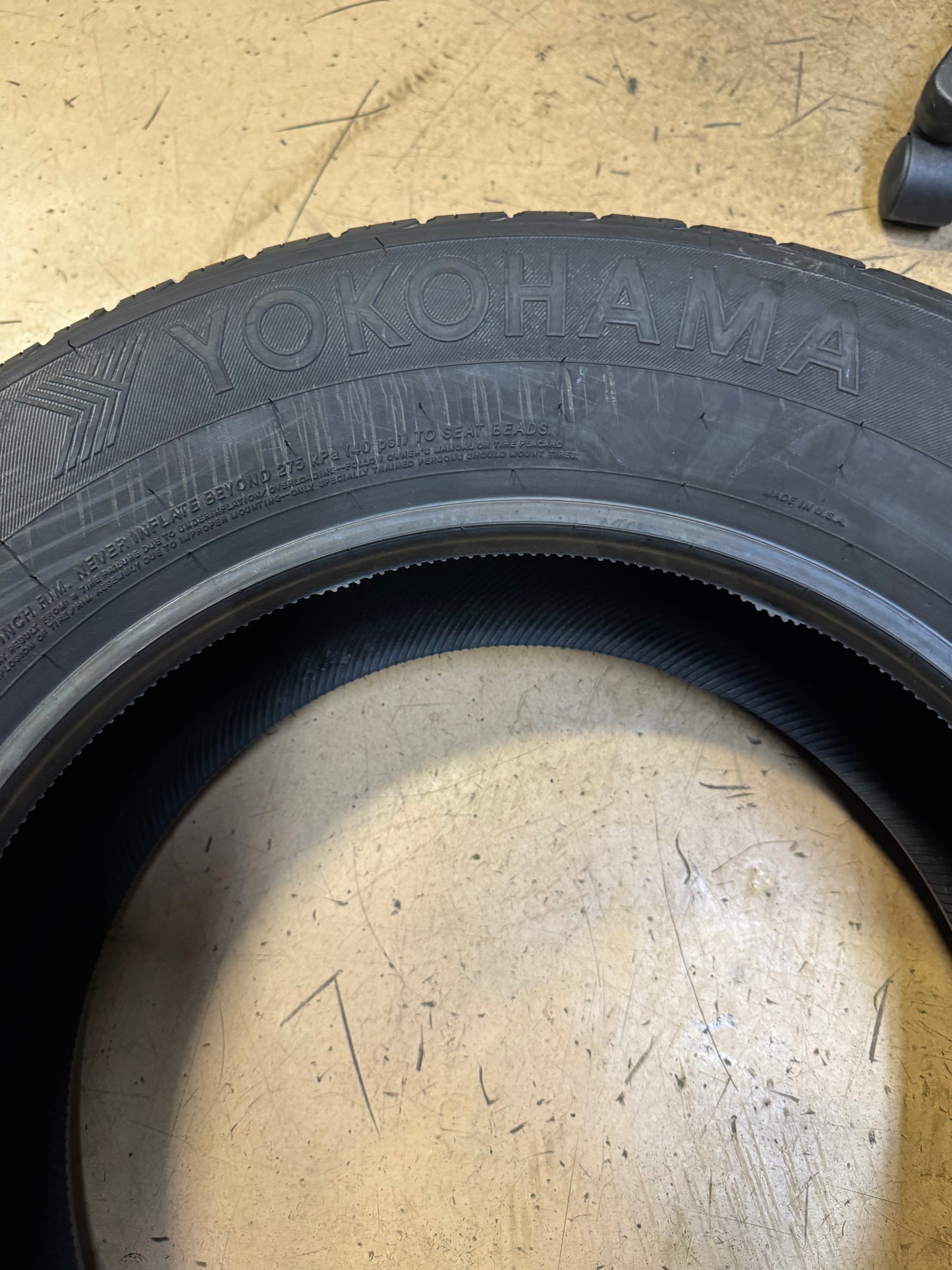 YOKOHAMA AVID TOURING-S BSW P 235 65 17 104T ALL SEASON TIRE 110131829