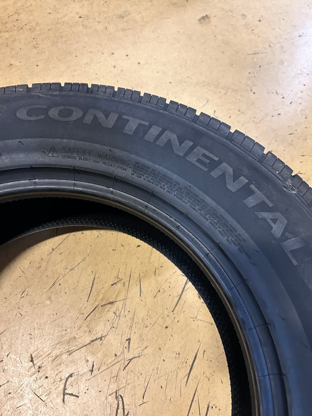 CONTINENTAL CROSSCONTACT LX25 P 215 70 16 100T ALL SEASON TIRE 15571310000