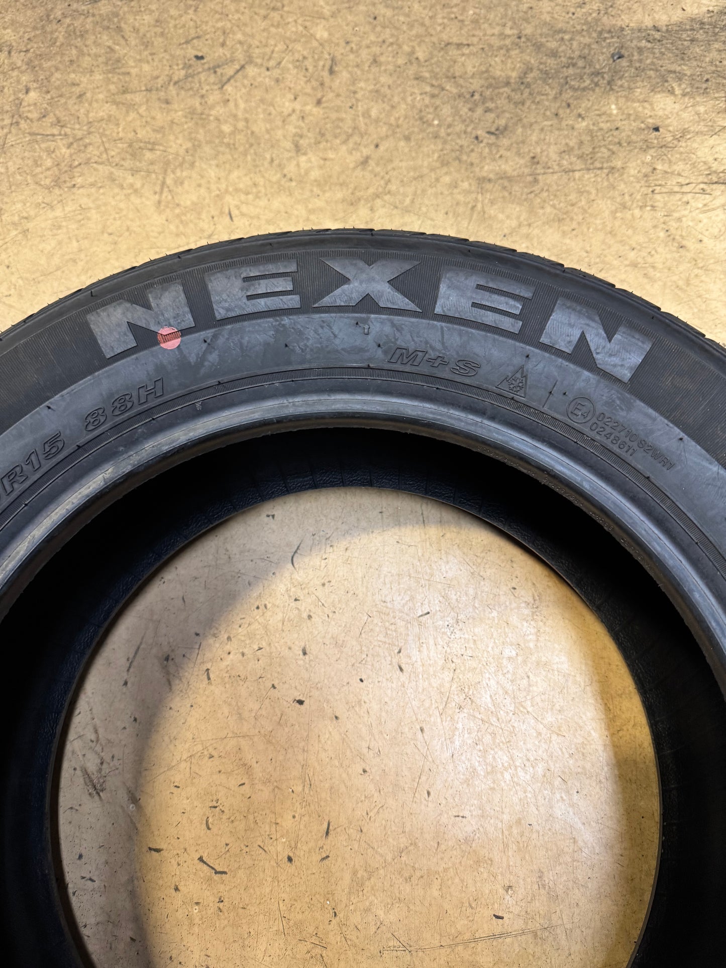 NOS NEXEN WINGUARD SPORT BSW P 195 60 15 88H WINTER TIRE 11149NXK