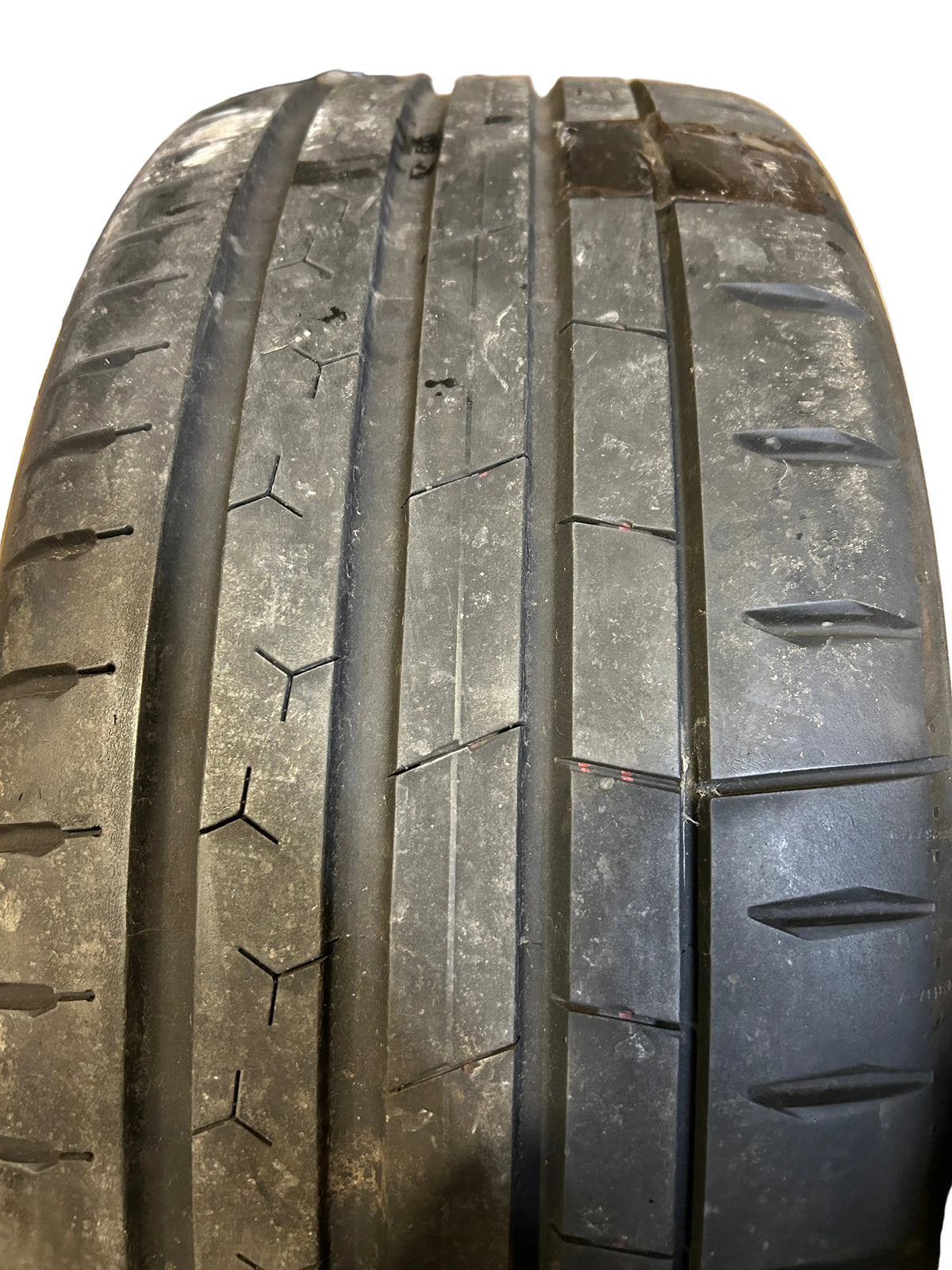 USED 7/32” CONTINENTAL EXTREME CONTACTSPORT 02 P 235 45 17 94W 03125000000