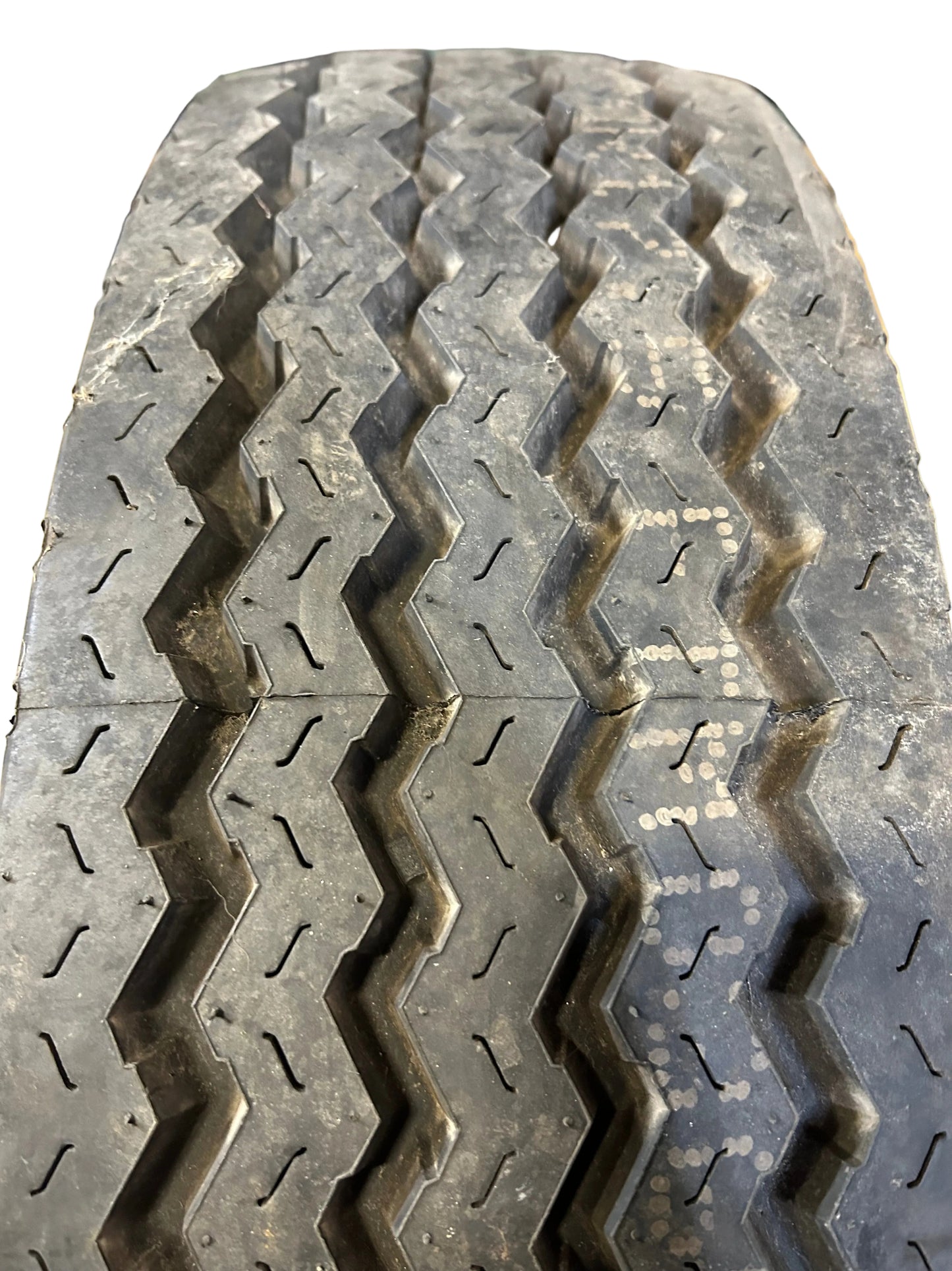ROADONE LLA78 BSW  235 75 17.5 144/140J  16PLY ALL POSITION TIRE W/ WHEEL RL1033