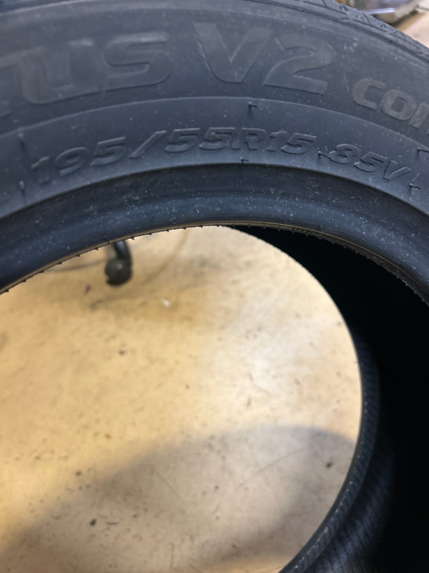 HANKOOK VENTUS V2 CONCEPT 2 BSW P 195 55 15 85V UHP TIRE 1014359
