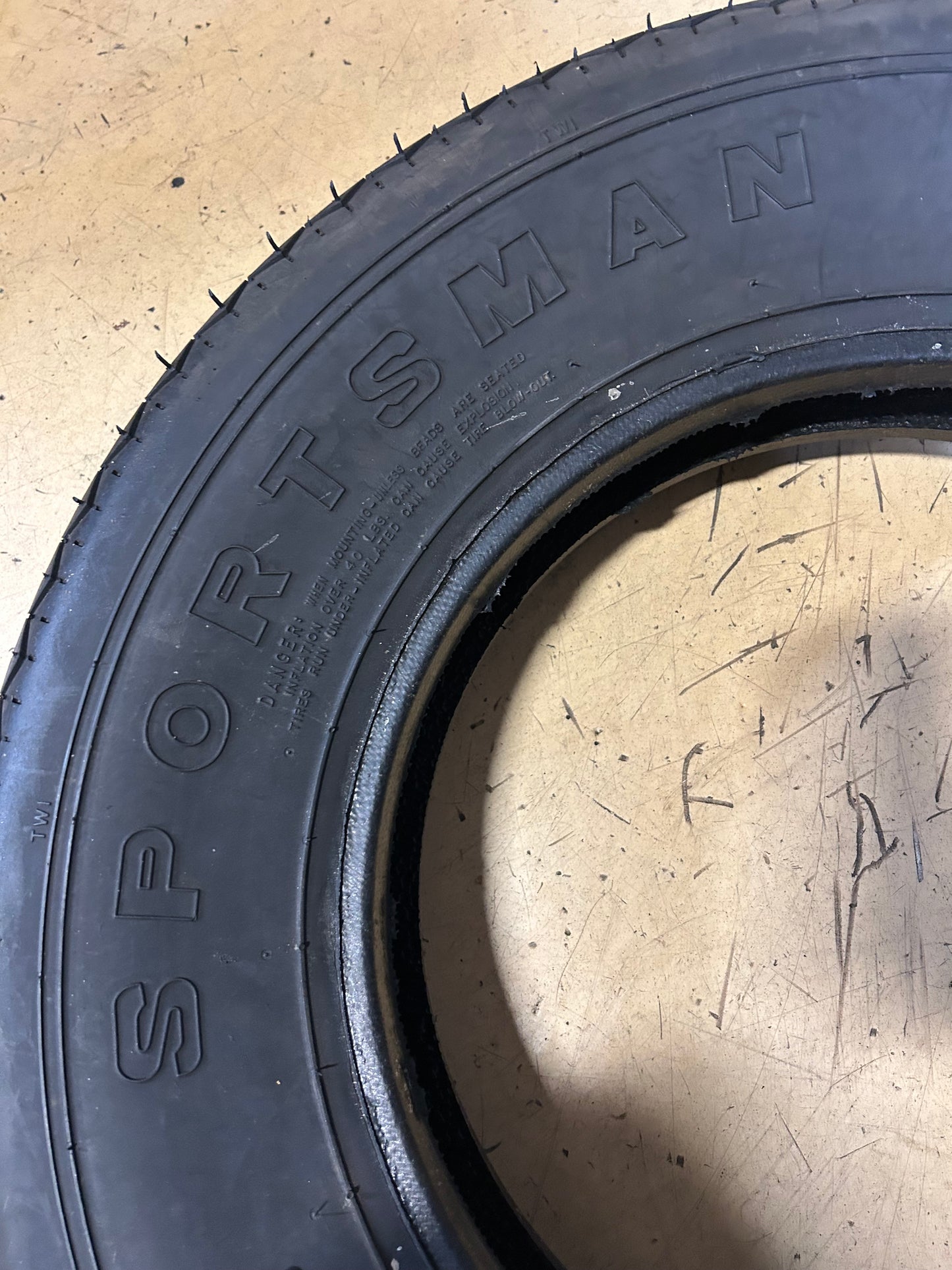 NOS MICKEY THOMPSON SPORTSMAN FRONT 28 7.5 15 PERFORMANCE TIRE 90000000595