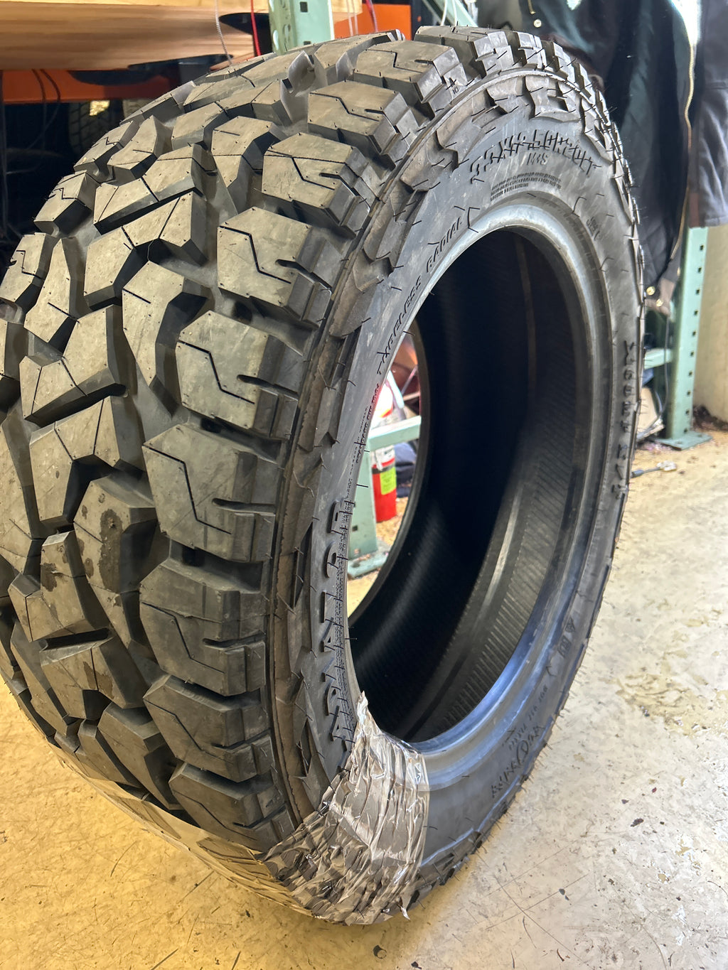 GLADIATOR X COMP X/T  RWL LT 33 12.50 20 119Q RUGGED TERRAIN TIRE 1932300334