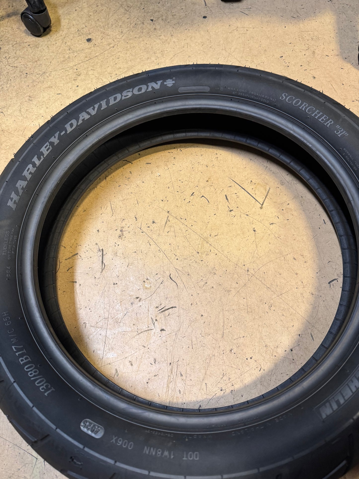 MICHELIN SCORCHER 31 BSW 130 80 17 65M FRONT MOTORCYCLE TIRE 89023