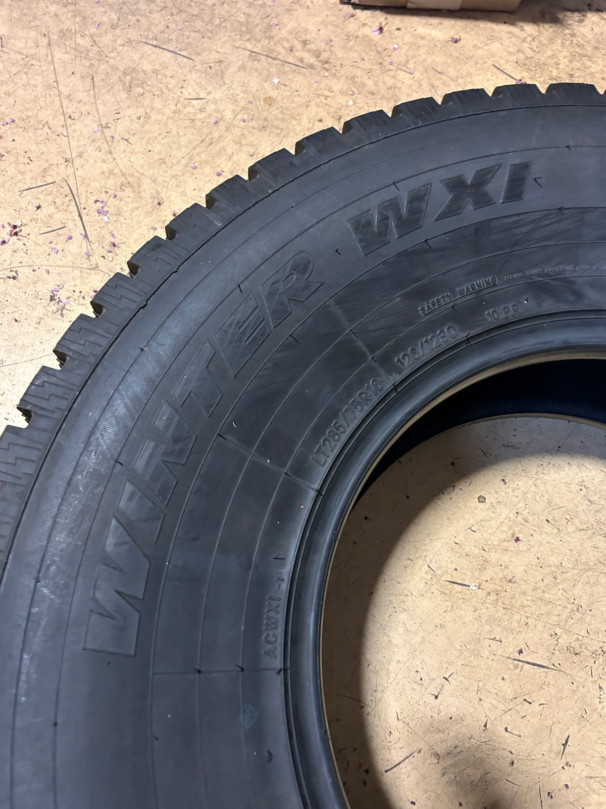 NOS ARCTIC CLAW WINTER WXI BSW LT 285 75 16 126/123Q 10PLY WINTER TIRE ARC65