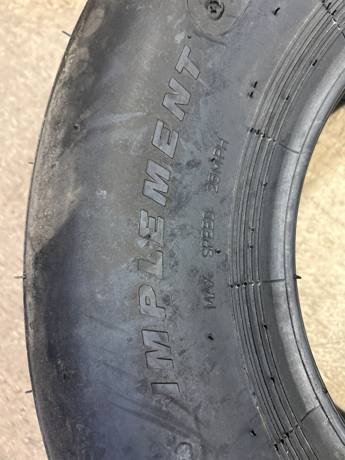 SUPERGUIDER I-1 BSW 9.5L 15 8PLY RIB IMPLEMENT TIRE 16009