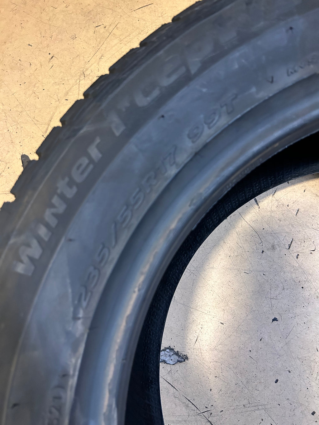 NOS HANKOOK WINTER ICEPT IZ2 BSW P 235 55 17 99T  WINTER TIRE 1020357