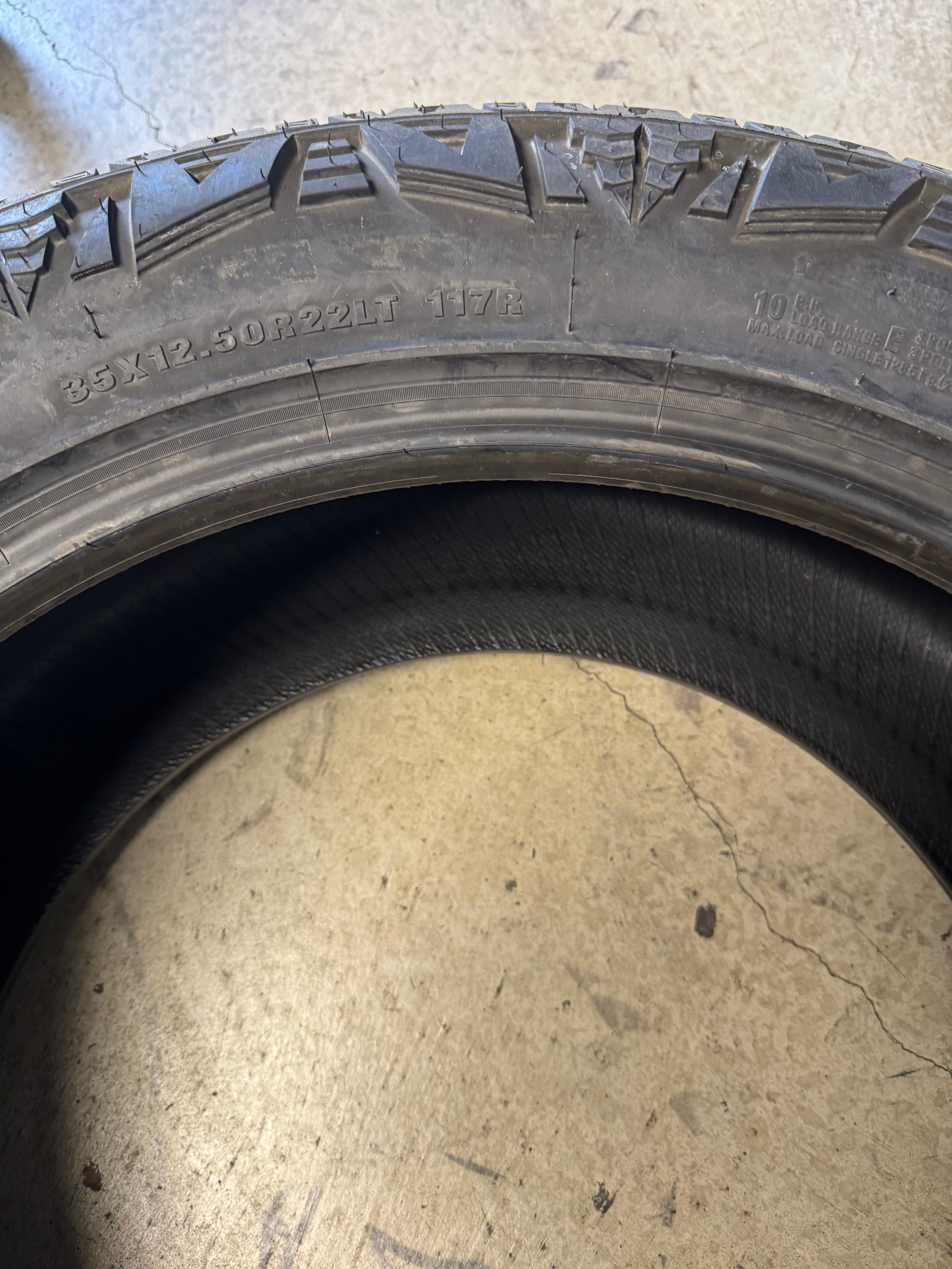 NOS RADAR RENEGADE A/T PRO BSW LT 35 12.5 22 117R 10PLY ALL TERRAIN TIRE RACSTH0021