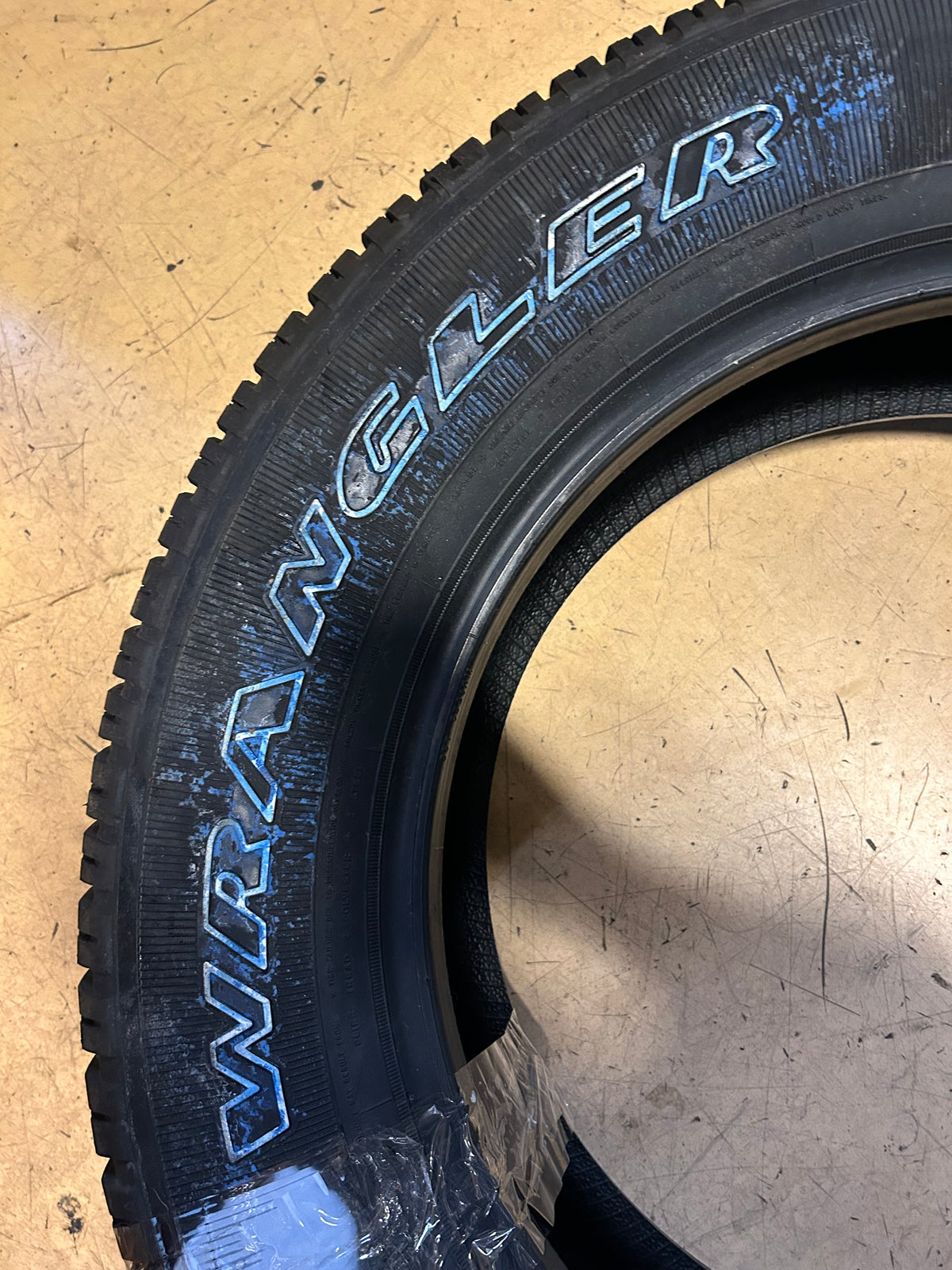 GOODYEAR WRANGLER SR-A BSW P 275 60 20 114S  ALL SEASON TIRE 183021436