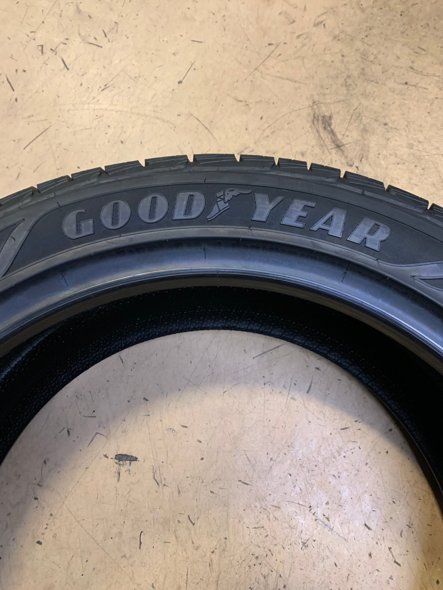 GOODYEAR ASSURANCE COMFORTDRIVE BSW P  255 45 20 105V ALL SEASON TIRE 413030582
