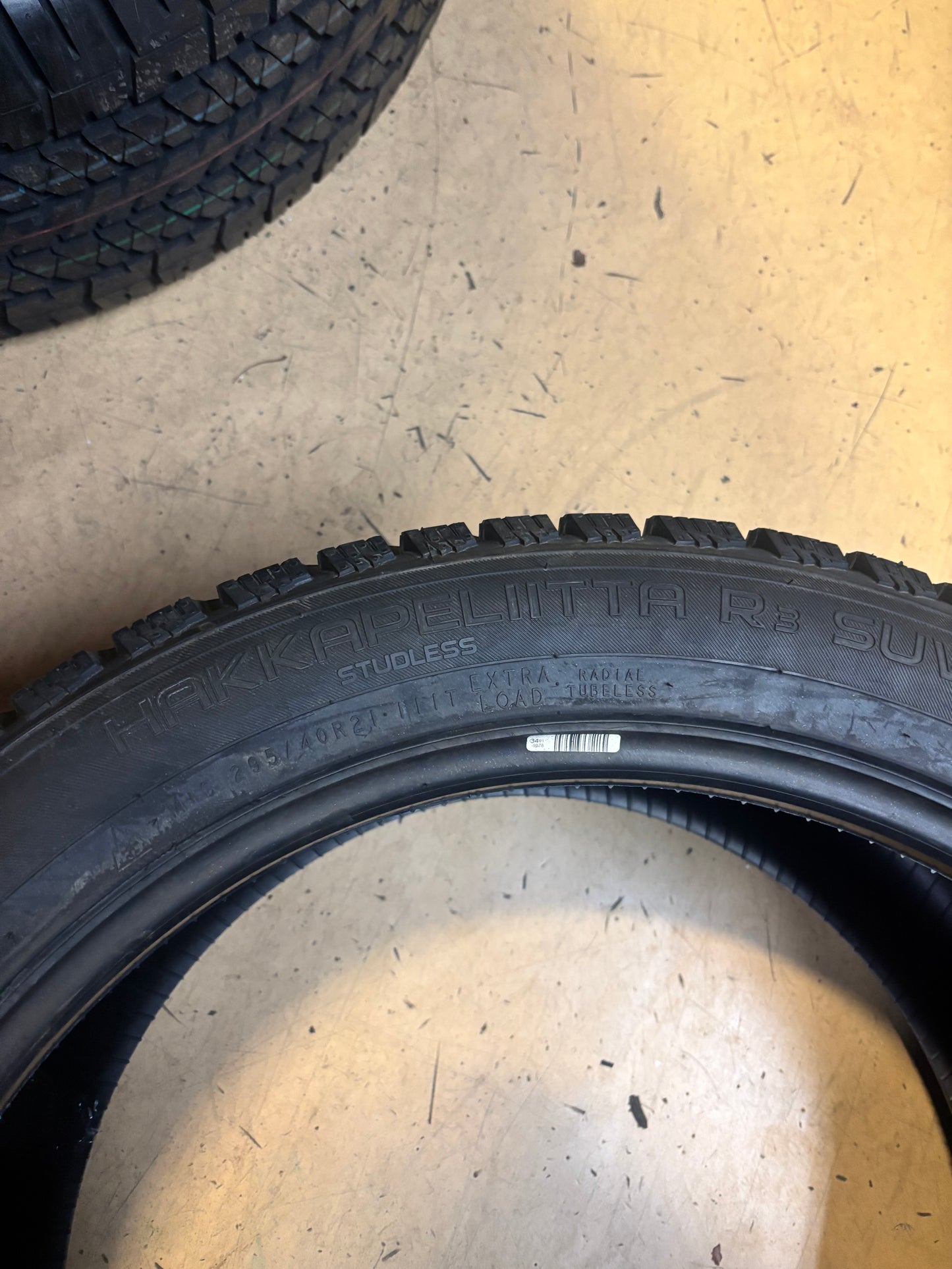 NEW OLD STOCK NOKIAN HAKKAPELIITTA R3 SUV BSW P 295 40 21 111T XL SNOW WINTER TIRE T430701