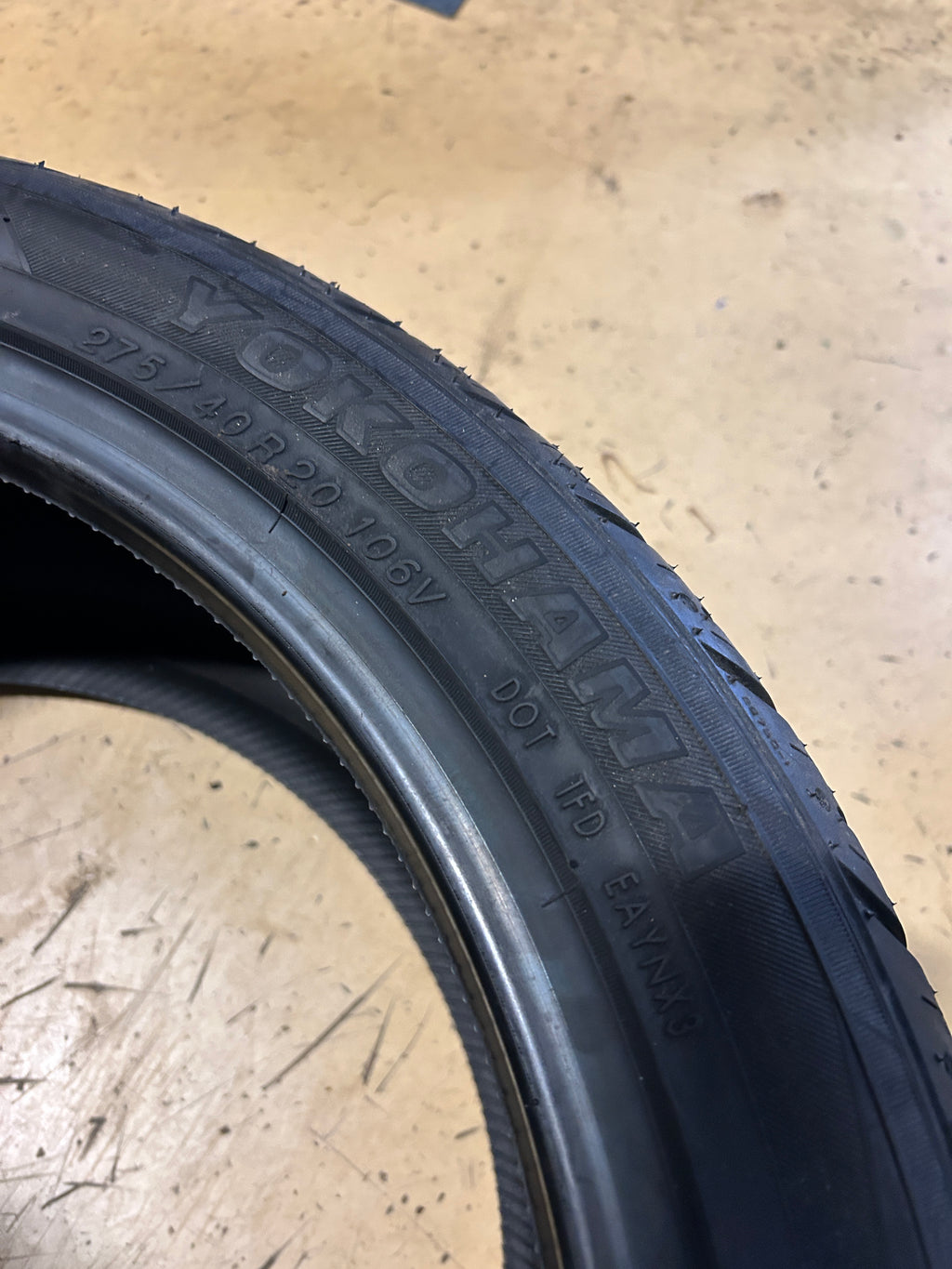 NOS YOKOHAMA PARADA SPEC-X P 275 40 20 106V XL PERFORMANCE TIRE 110100236