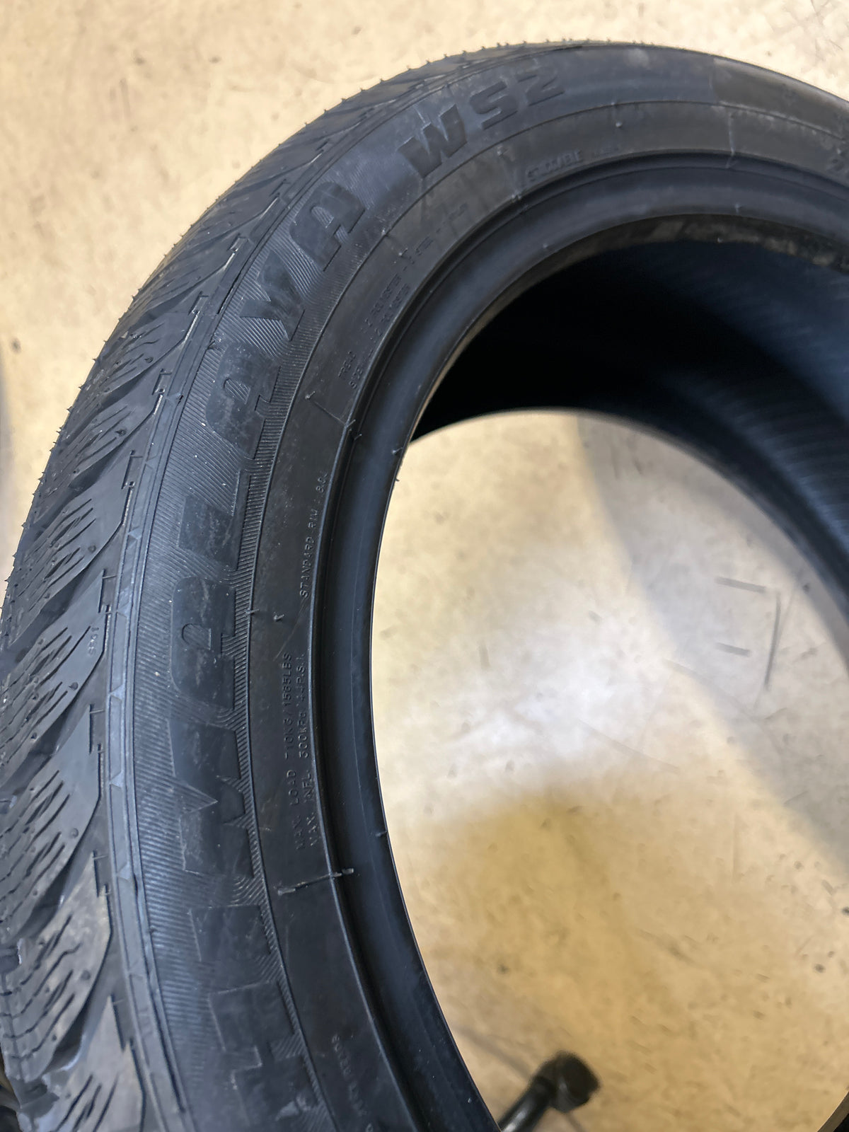 NOS 2 FEDERAL HIMALAYA WS2 BSW P 245 45 18 96T WINTER TIRE 87DK8A