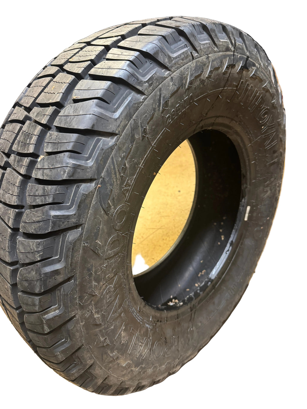 UNIROYAL LAREDO BSW P 265 70 16 112T ALL SEASON TIRE 76451