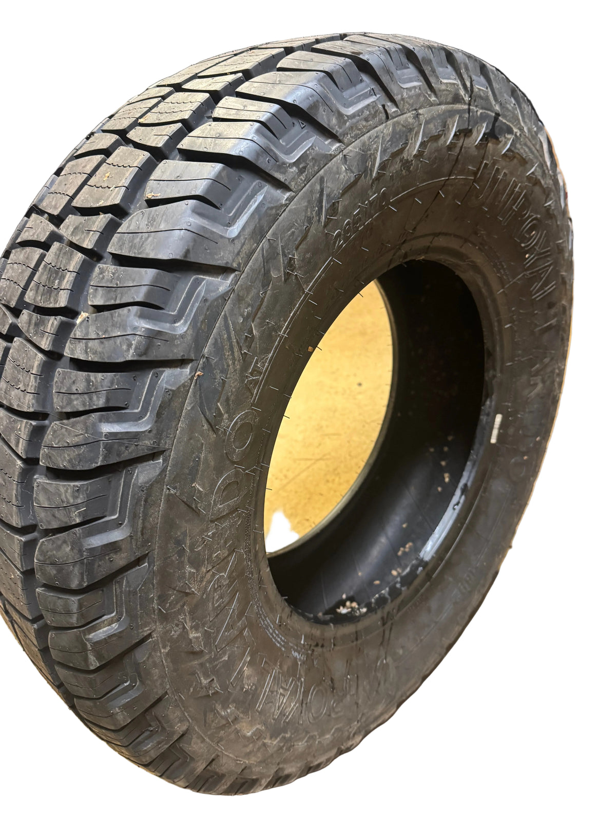 UNIROYAL LAREDO BSW P 265 70 16 112T ALL SEASON TIRE 76451