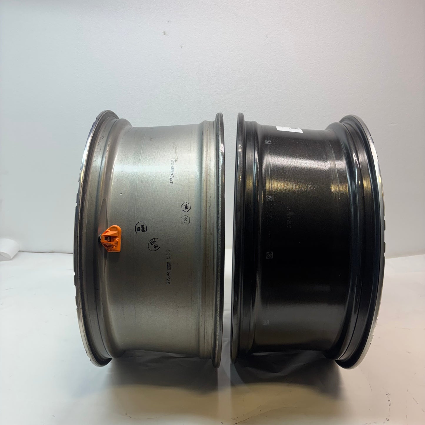 GENUINE PORSCHE MACAN 21 INCH STAGGERED SET F:21X9 ET26 R:21X10 ET26 WHEELS