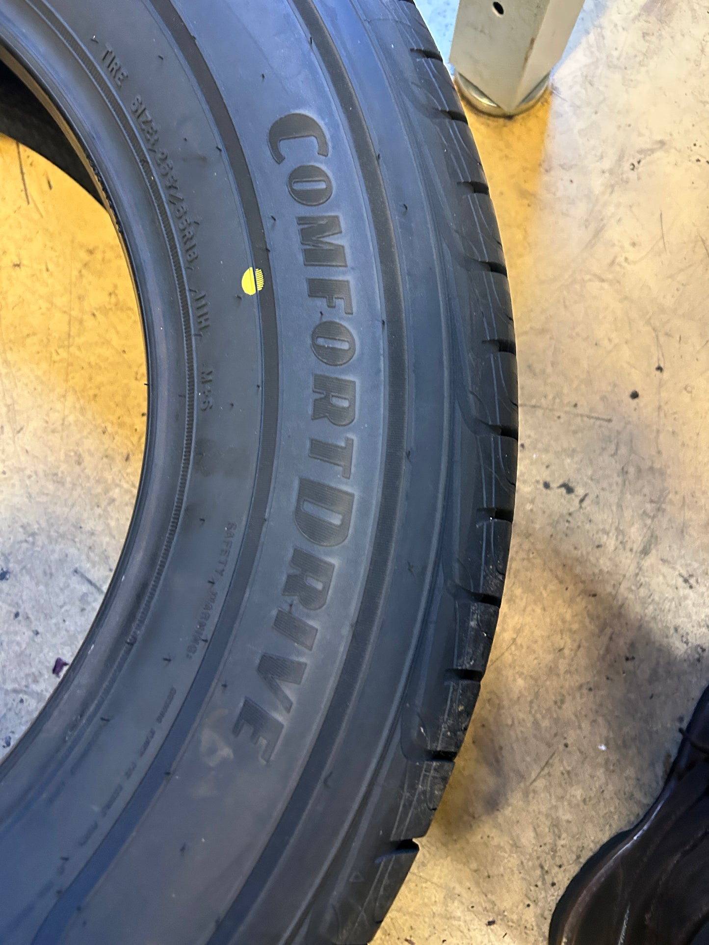 GOODYEAR ASSURANCE COMFORTDRIVE P 255 65 18 111H SL ALL SEASON TIRE 413087582