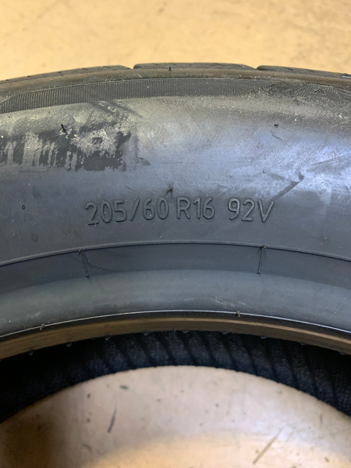 BFGOODRICH  ADVANTAGE CONTROL ALL SEASON BSW P 205 60 16 92V TIRE 0555