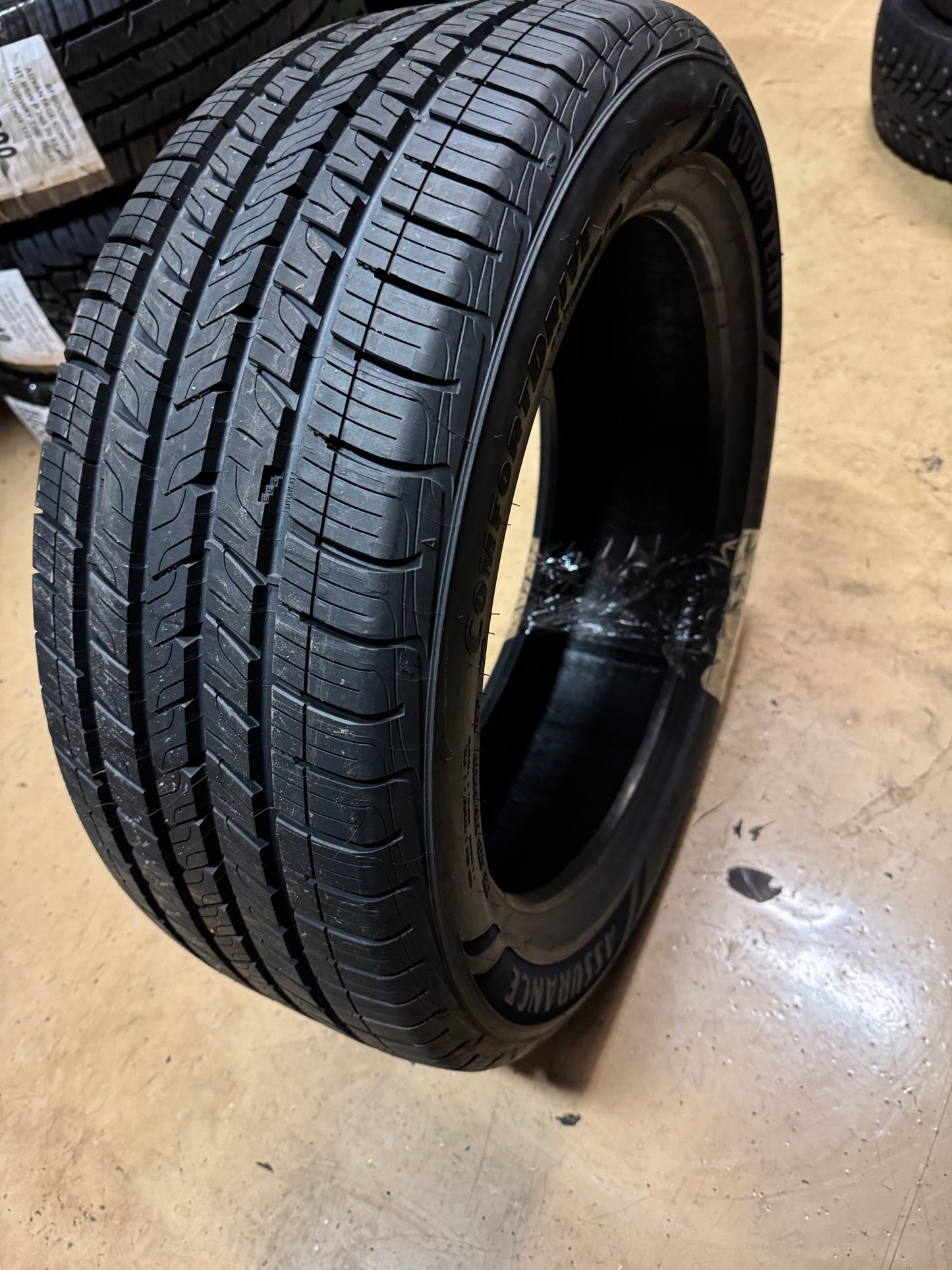 GOODYEAR ASSURANCE COMFORTDRIVE P 245 50 20 102V ALL SEASON TIRE 413927582