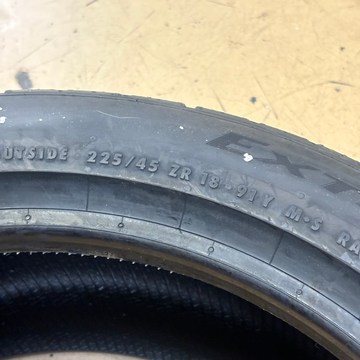 CONTINENTAL EXTREMECONTACT DWS06 PLUS P 225 45 18 91Y XL A/S TIRE 15572760000 BSW ALL SEASON