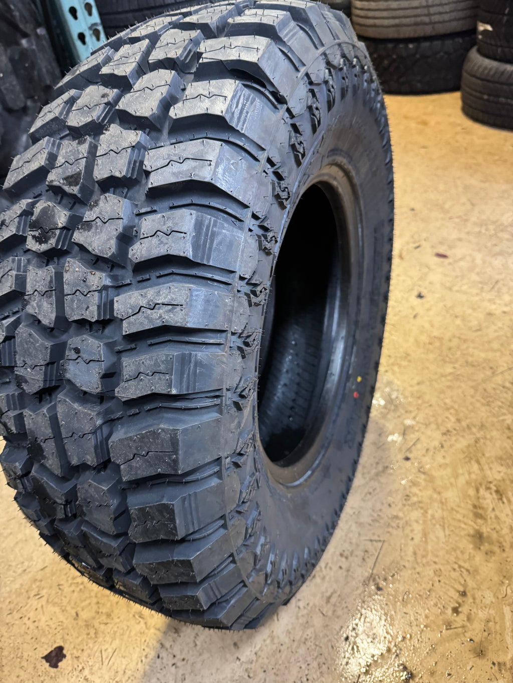 MUDDER TRUCKER HANG OVER M/T BSW LT 265 75 16 123/120Q 10PLY MUD TERRAIN TIRE MDT2457