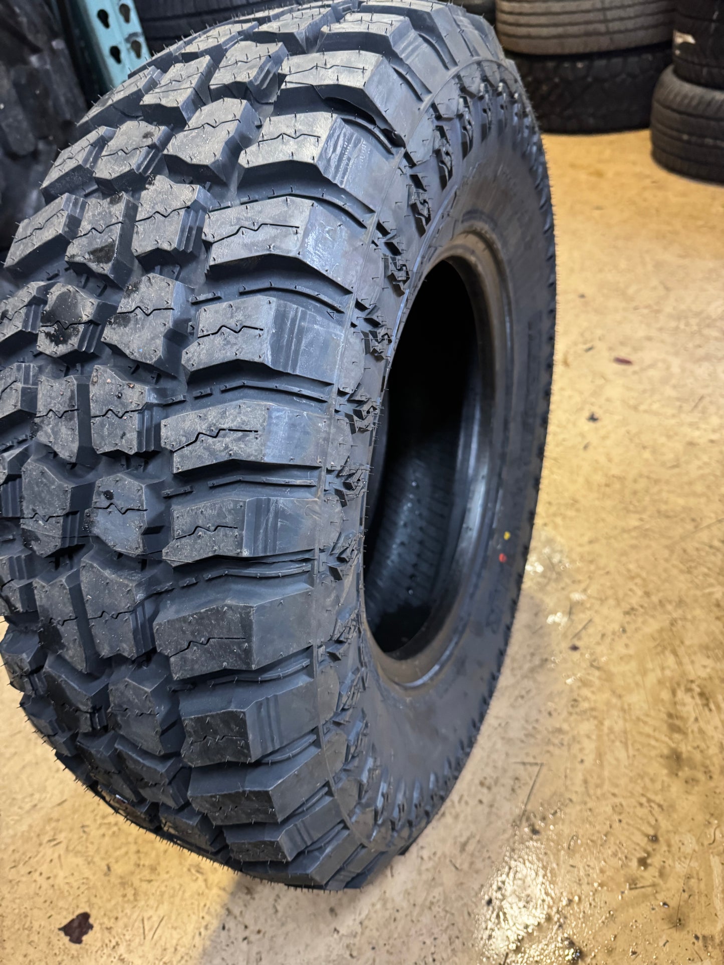 MUDDER TRUCKER HANG OVER M/T BSW LT 265 75 16 123/120Q 10PLY MUD TERRAIN TIRE MDT2457