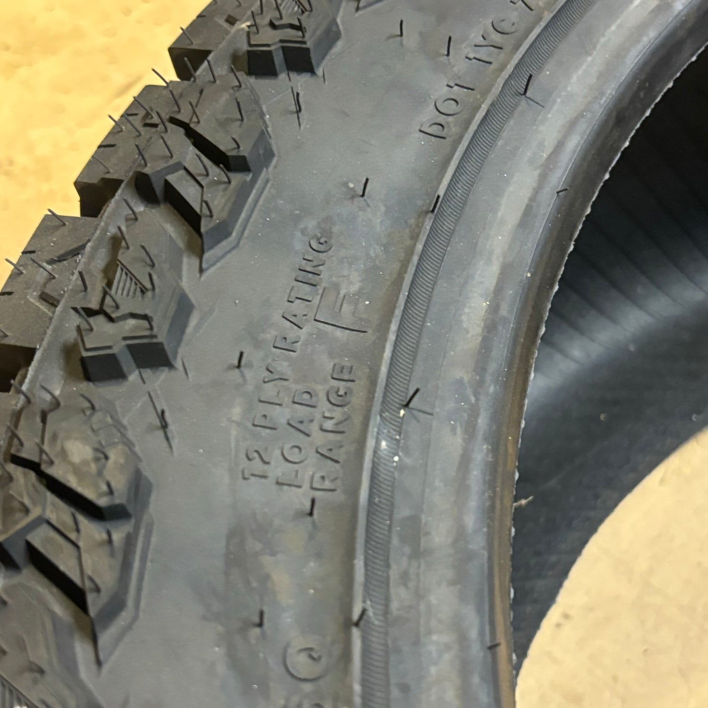 VENOM POWER SWAMPTHING A/T BSW LT 35 13.5 24 116Q LRF 12PLY TIRE TVPSWAT54