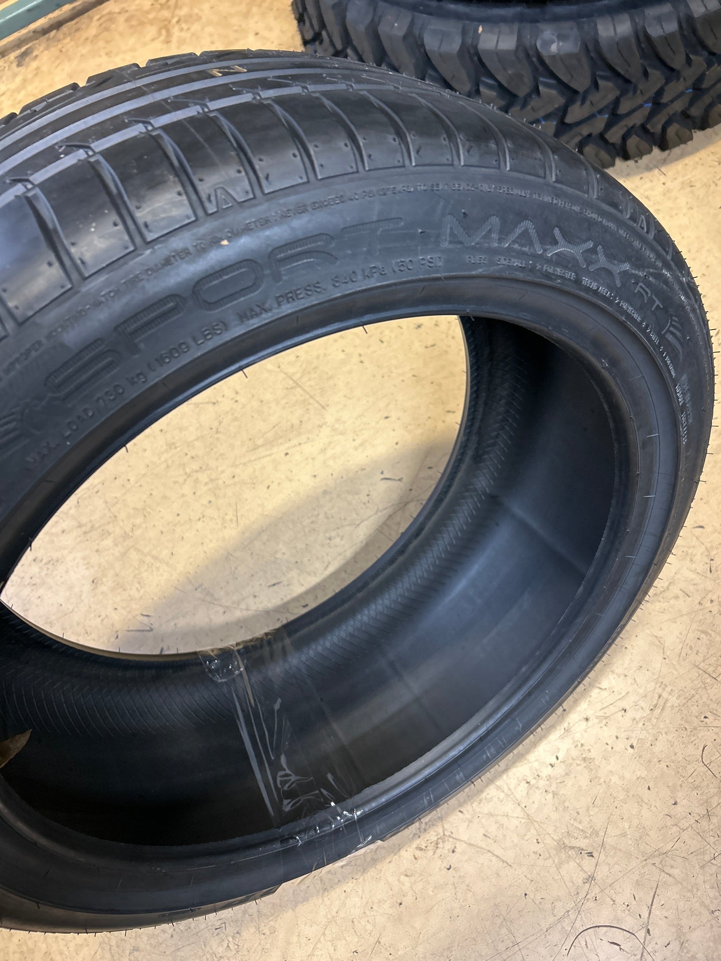 NOS DUNLOP SPORTMAXX RT BSW P 245 40 18 97W XL UHP TIRE 265029323