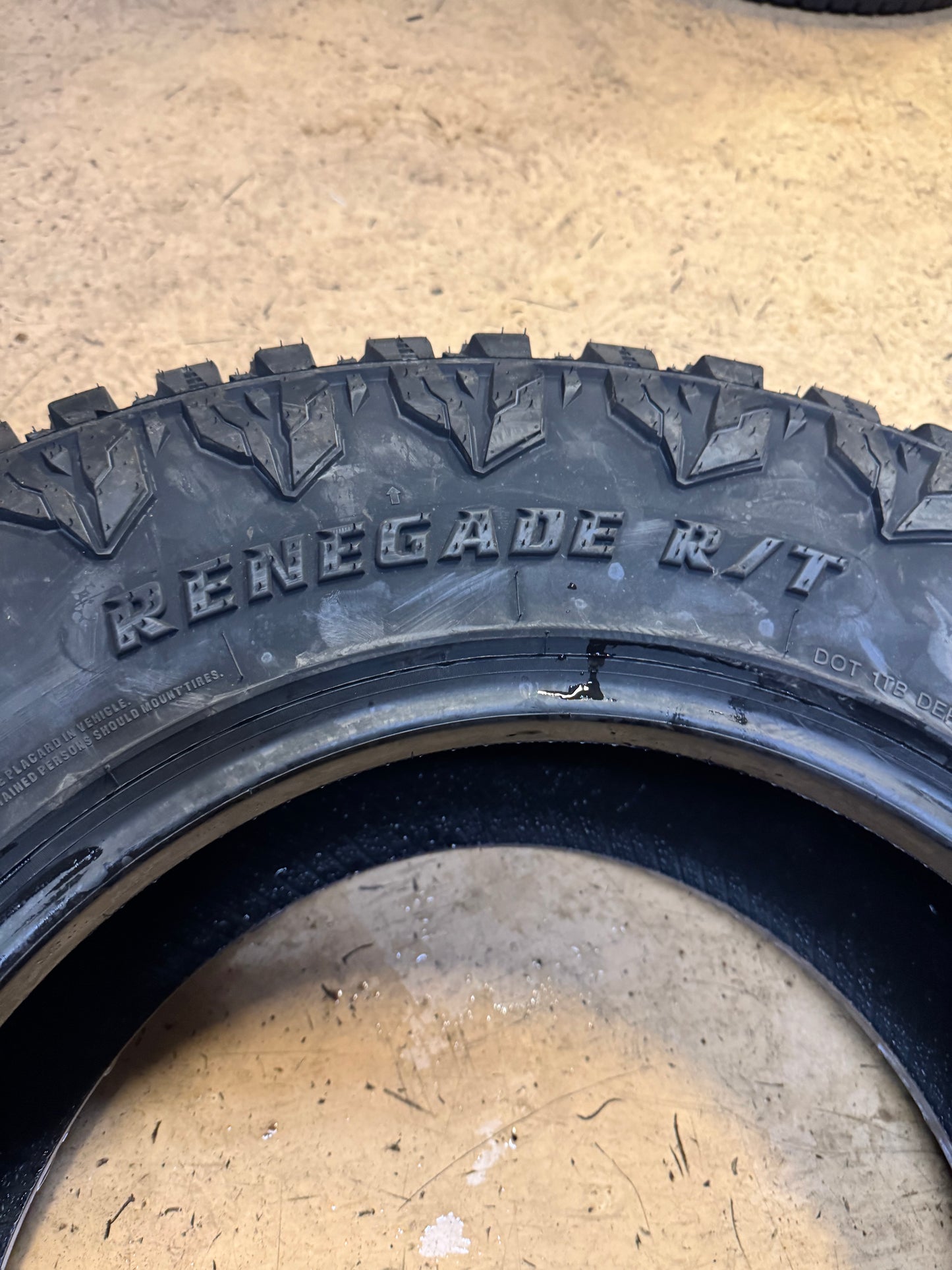 RADAR RENEGADE R/T BSW LT 275 70 18 125/122Q 10PLY RUGGED TERRAIN TIRE RASYTH0131
